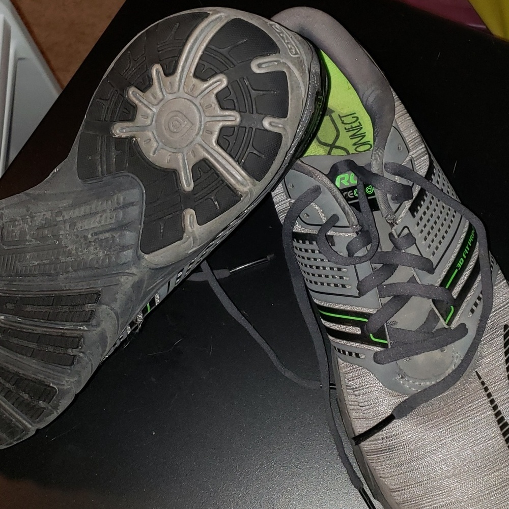 Mens running shoe
